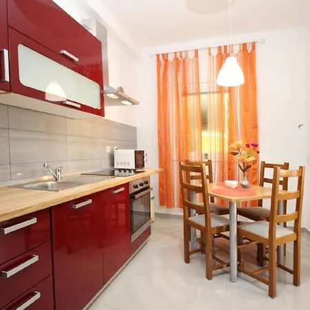 Apartment In Mit Eigener Terrasse