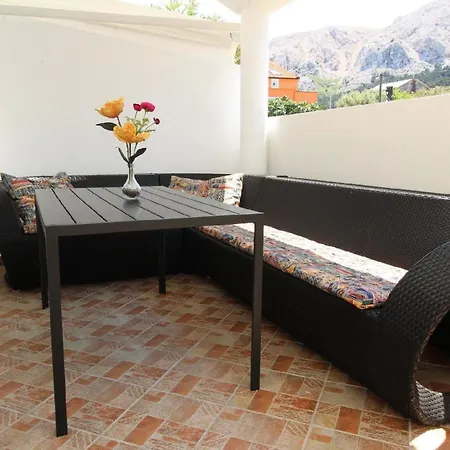 In Mit Eigener Terrasse Baska (Krk)